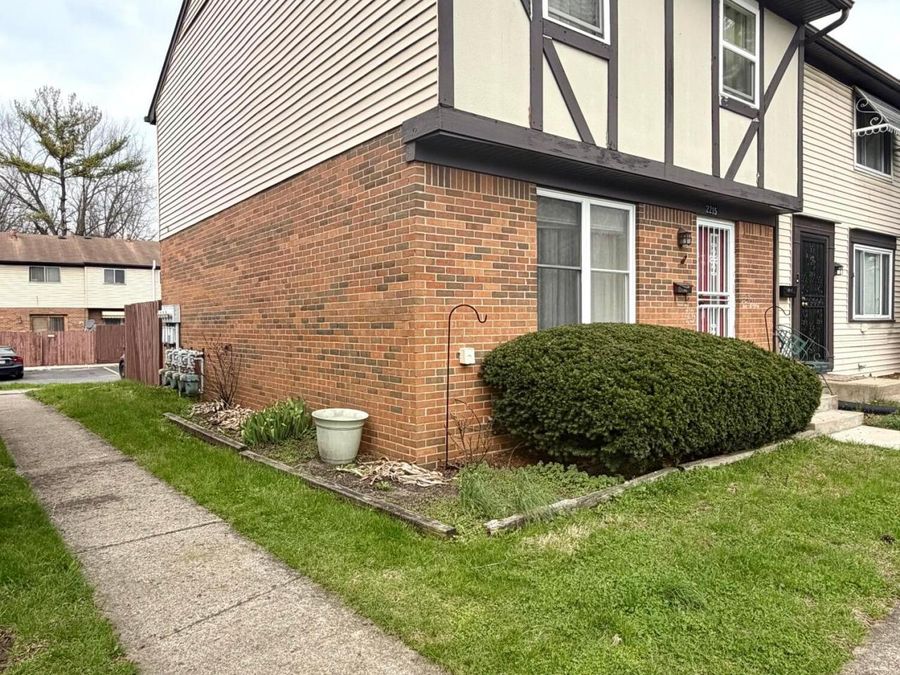 2215 Noe Bixby Road , Columbus, OH 43232 Photo 1
