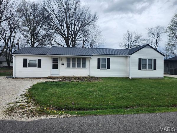 915 W Maple Street , Bowling Green, MO 63334