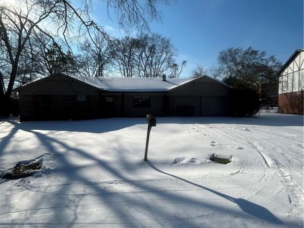 1507 N Jackson Avenue , Russellville, AR 72801