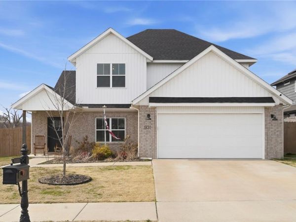 1251 Bootleg Road , Bentonville, AR 72713