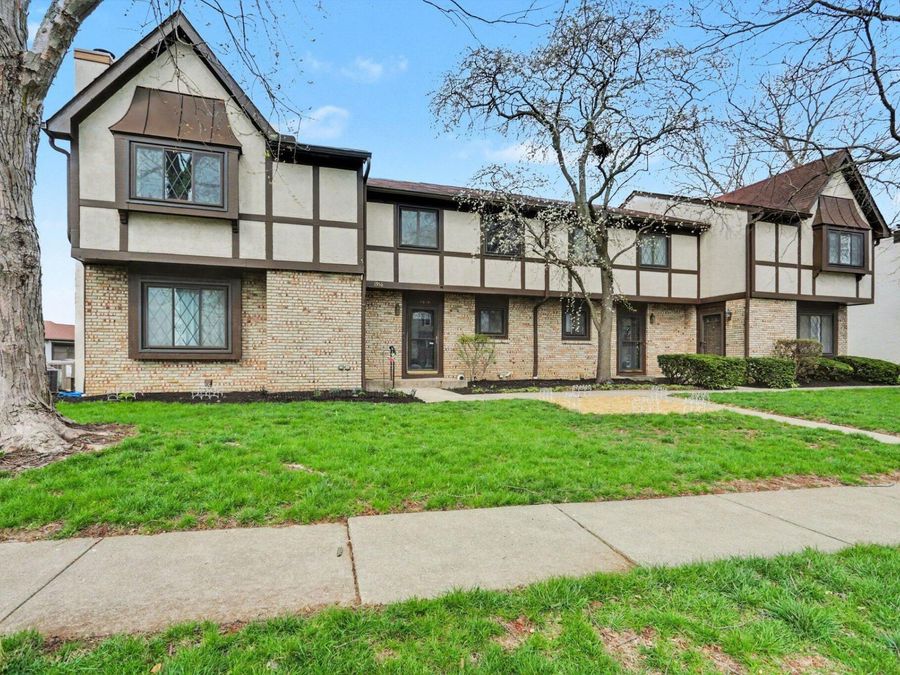 1914 Laramie Drive , Unit 26, Powell, OH 43065 Photo 1