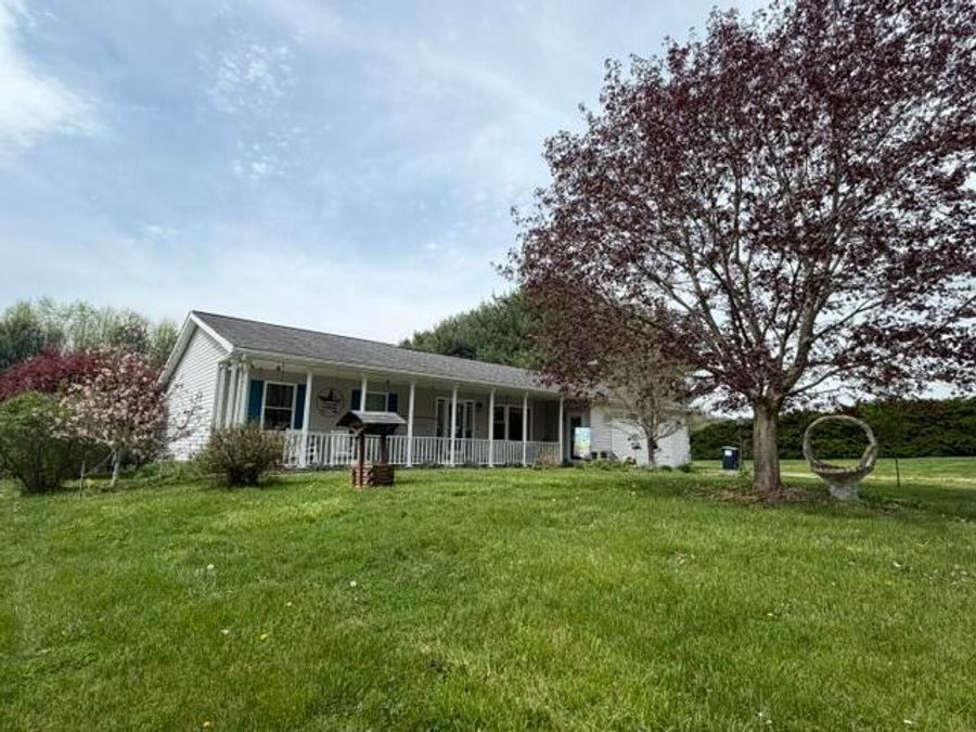 4630 Chestnut Hills Road NE, Newark, OH 43055 Photo 1