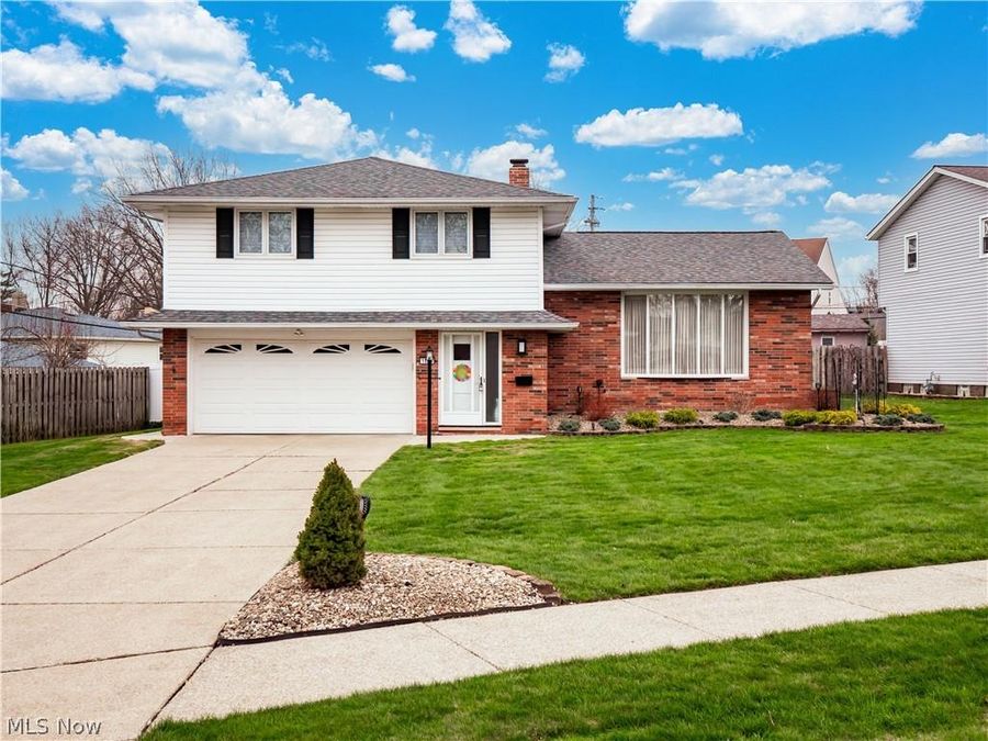 1044 Joy Oval , Seven Hills, OH 44131 Photo 1