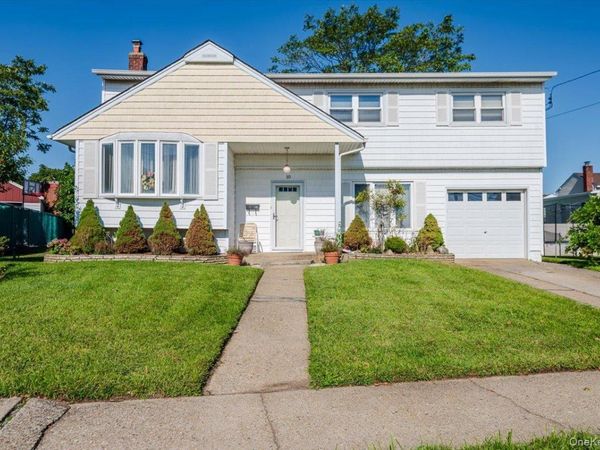 10 Meadow Road , Inwood, NY 11096