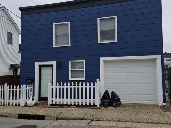 208 Sportsmans Avenue , Freeport, NY 11520