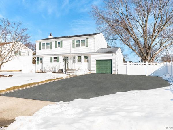 2907 Rhode Island Avenue , Medford, NY 11763