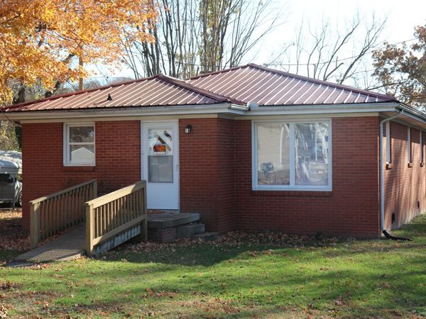 300 Walton Ave , Lafayette, TN 37083