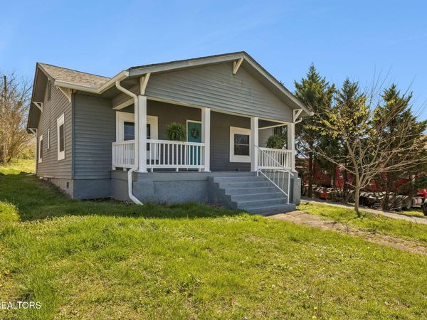 527 Washington Ave , Etowah, TN 37331