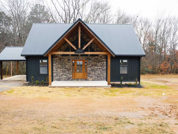 273 OAKGROVE RD, Selmer, TN 38375