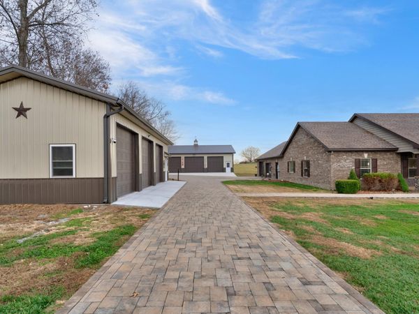1065 Parkhurst Rd , McMinnville, TN 37110