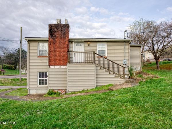 2225 NW Madison Rd , Knoxville, TN 37912