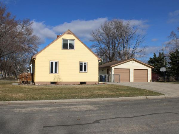 709 W 6th Street , Morris, MN 56267