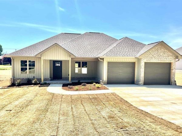 108 Vaughn Ave, Killen, AL 35645