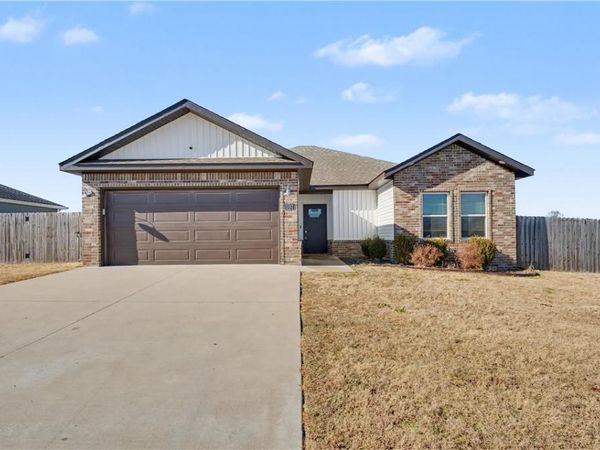 397 N Wyandotte Street , Farmington, AR 72730