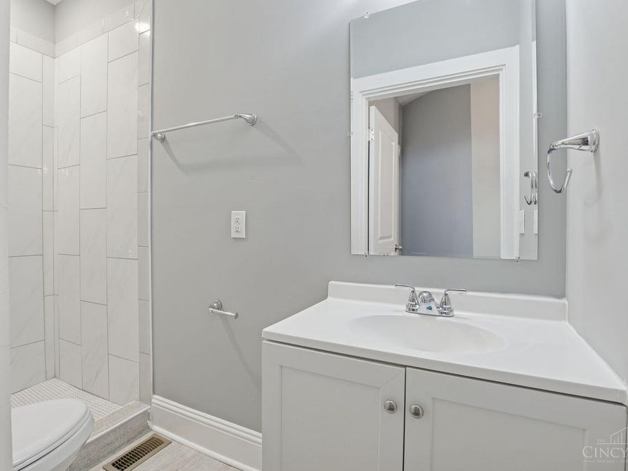 3 W Seventy Third Street, Cincinnati, OH 45216 Photo 38