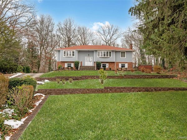 4 Danville Court , Greenlawn, NY 11740
