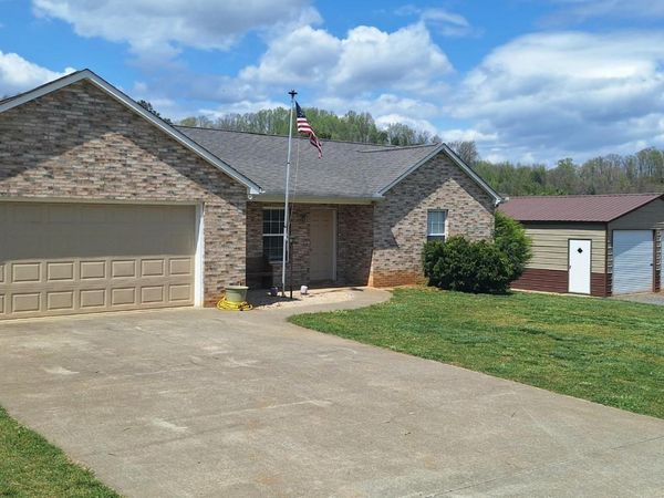 6199 Sinking Creek Rd , Greenback, TN 37742