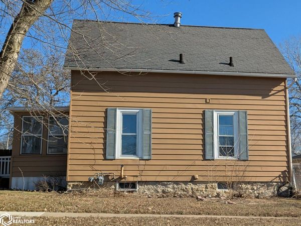 1821 DIVISION Street, Burlington, IA 52601