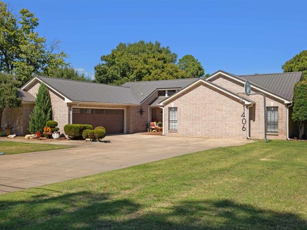 1406 Lester , Trumann, AR 72472