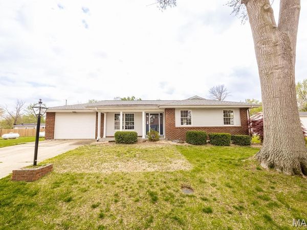 18810 Spruce Street , Carlyle, IL 62231