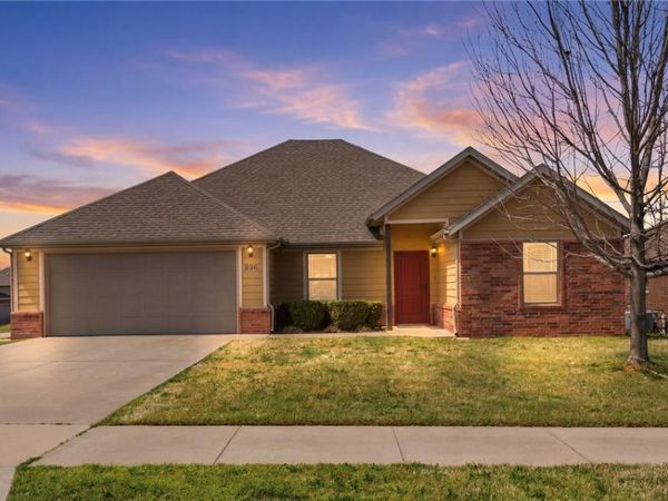 906 SW Pure Globe Street , Bentonville, AR 72712