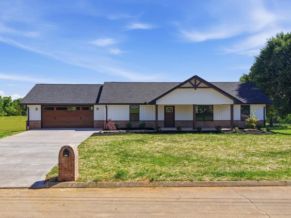 1620 Boardwalk Circle, Morristown, TN 37814