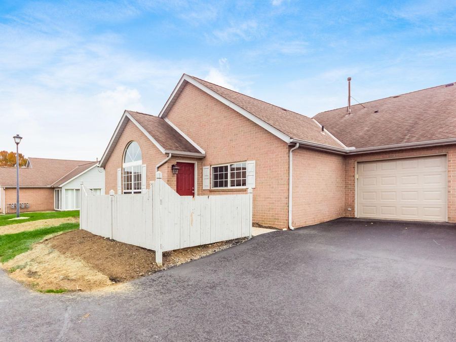 2464 Meadow Glade Drive , Hilliard, OH 43026 Photo 1