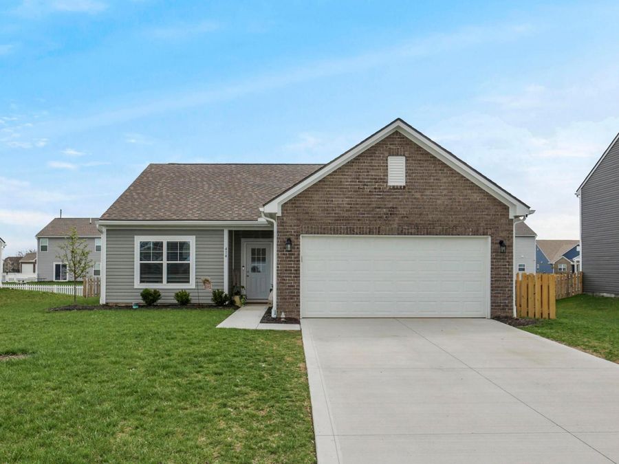 414 Quincy Circle , London, OH 43140 Photo 1