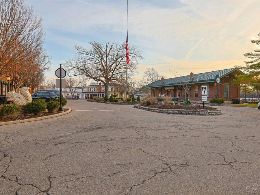 3 Village Square, Glendale, OH 45246 Photo 49