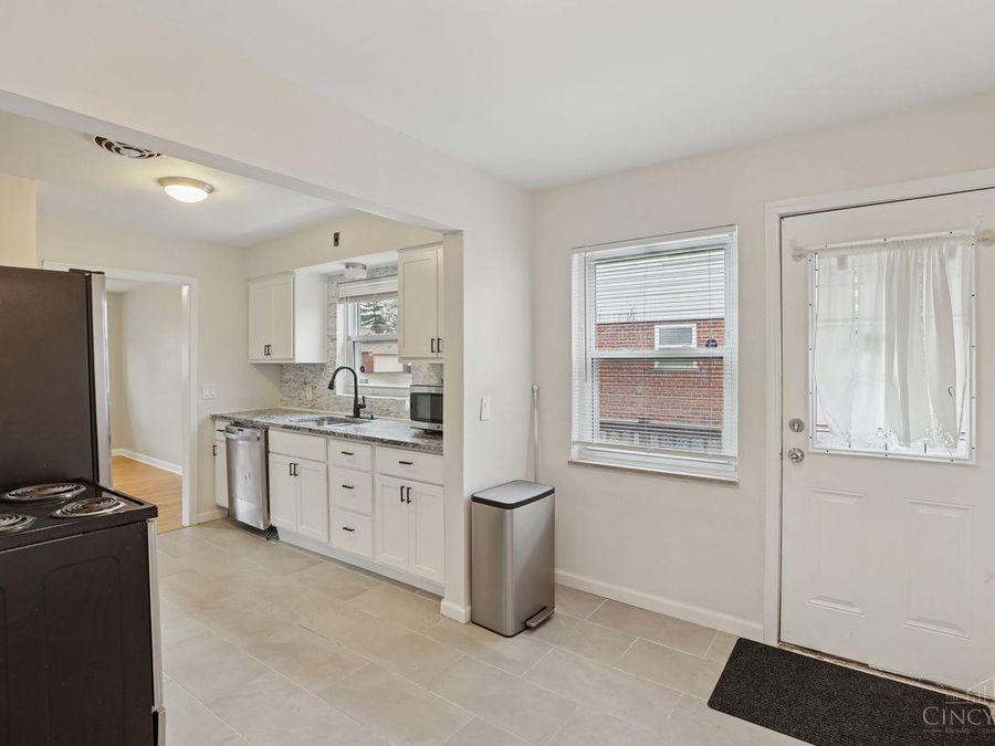 7873 Bobolink Drive, Cincinnati, OH 45224 Photo 12