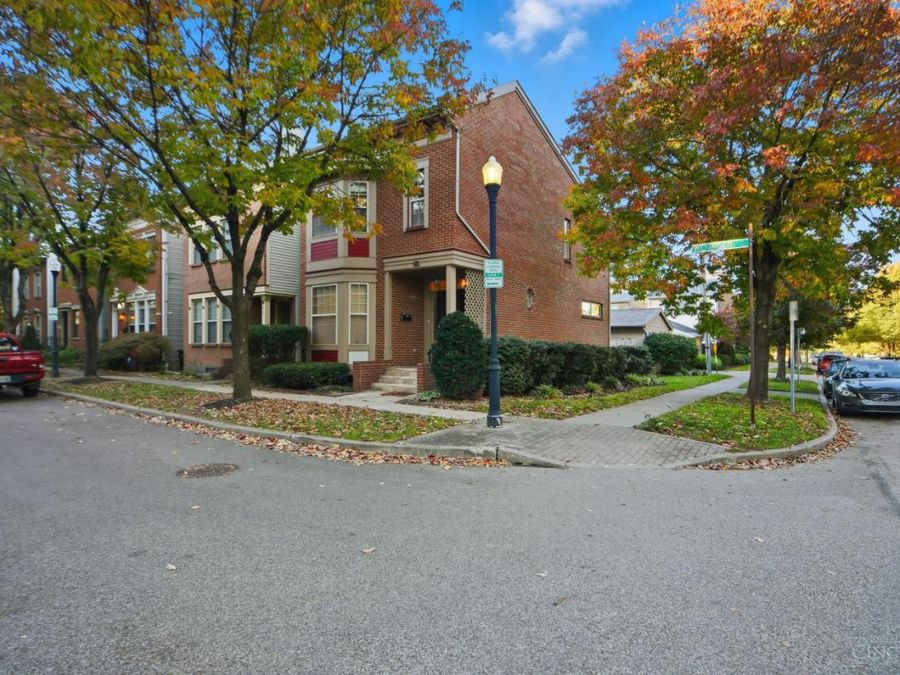 943 Weninger Circle, Cincinnati, OH 45203 Photo 2
