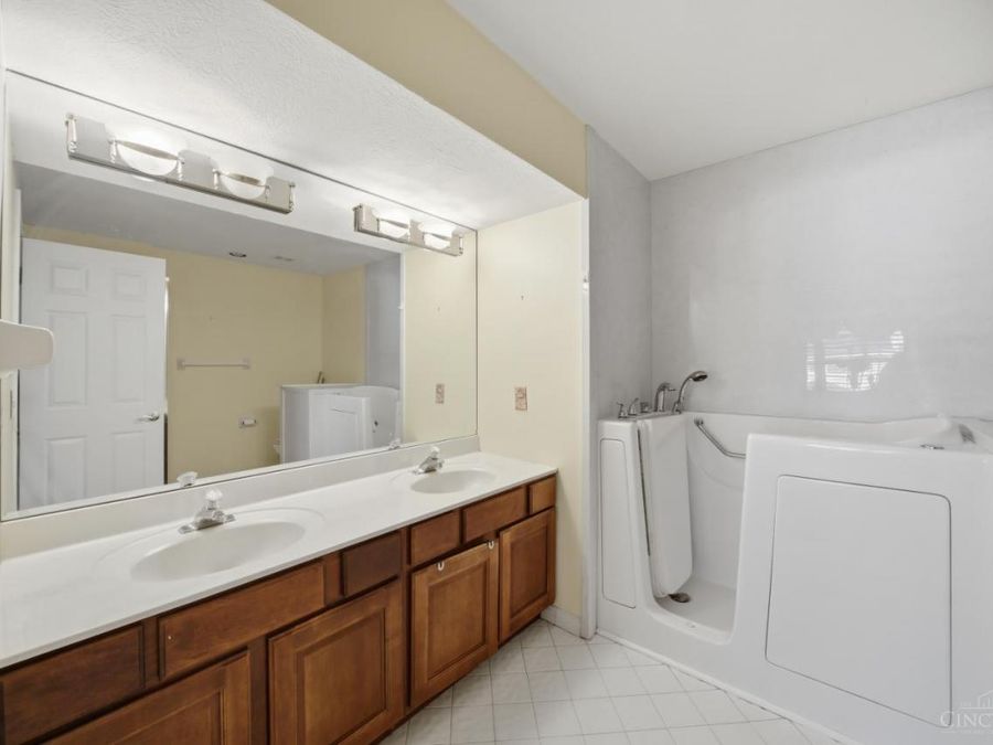 943 Weninger Circle, Cincinnati, OH 45203 Photo 28