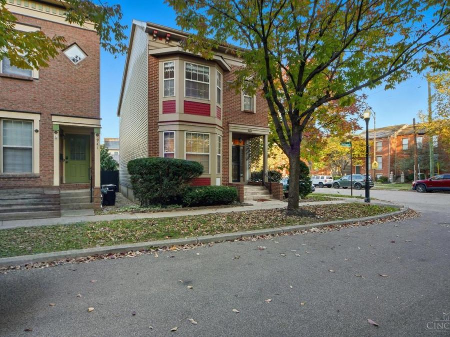 943 Weninger Circle, Cincinnati, OH 45203 Photo 3