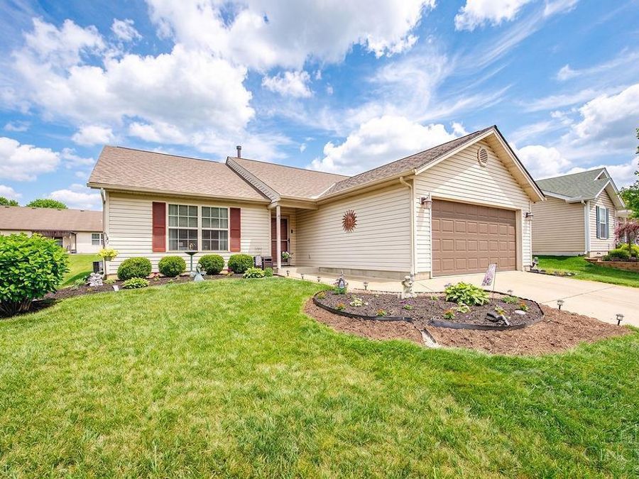 61 W Persimmon Drive, Hamilton, OH 45013 Photo 2
