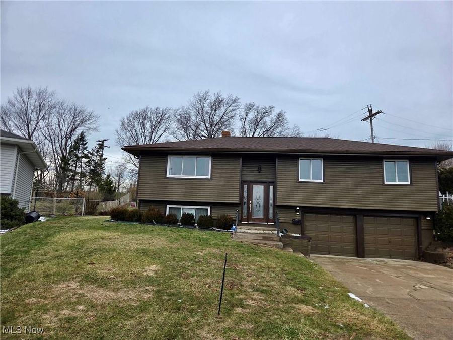 6180 Jamestown Drive , Parma, OH 44134 Photo 1