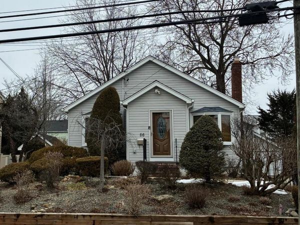 86 Scarcliffe Drive , Malverne, NY 11565