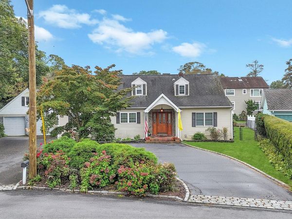 190 Connetquot Drive , Oakdale, NY 11769