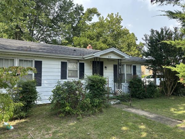 317 Caruthers Ave , Hohenwald, TN 38462