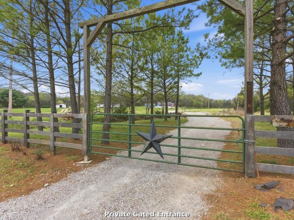 28 Shoulders Ln S, Lebanon, TN 37090
