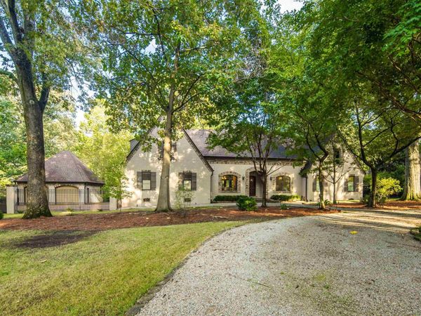 704 W CLOVER DR , Memphis, TN 38120