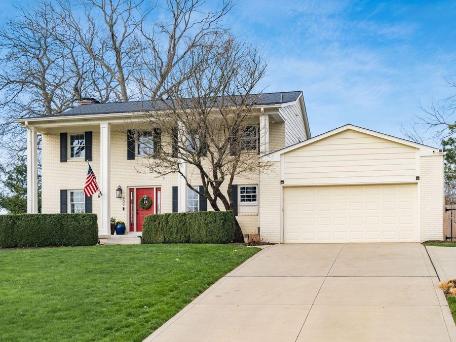 909 Clubview Boulevard N, Columbus, OH 43235 Photo 1