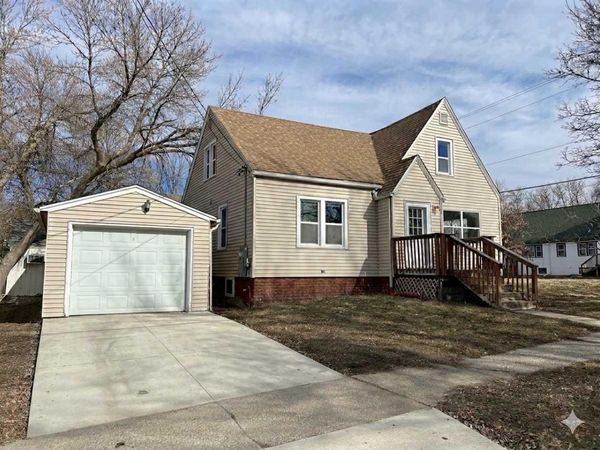 225 E 3rd Street , Albert Lea, MN 56007