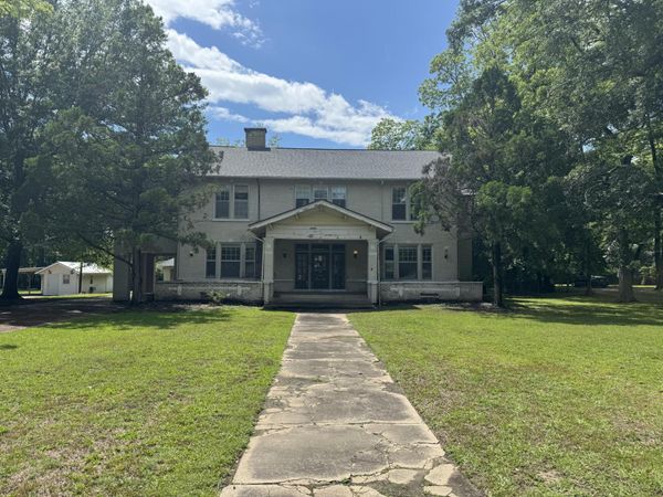 229 S Division St, West Point, MS 39773