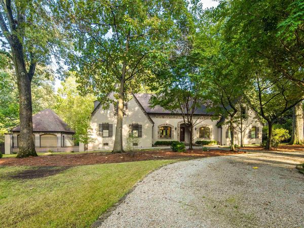 704 W CLOVER DR, Memphis, TN 38120