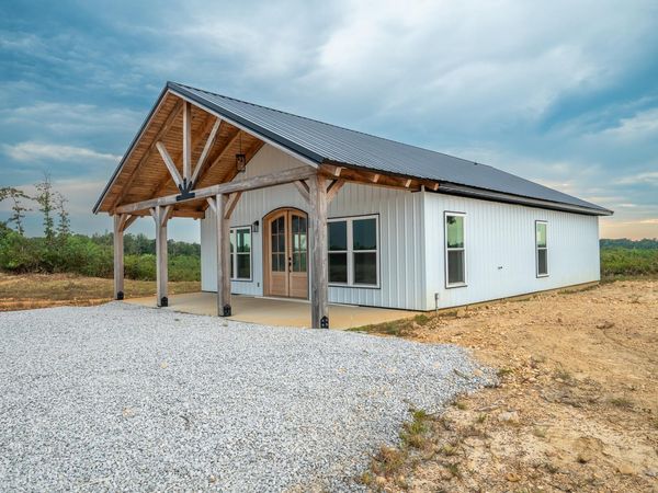 241 Springer , Hohenwald, TN 38462