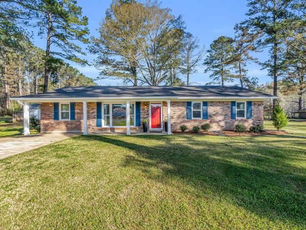 23 Chateau Ln, Starkville, MS 39759