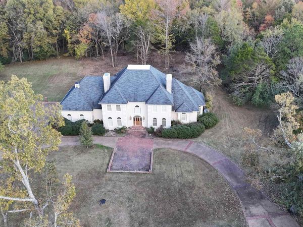 1200 SAND RIDGE BARGERTON RD, Lexington, TN 38351