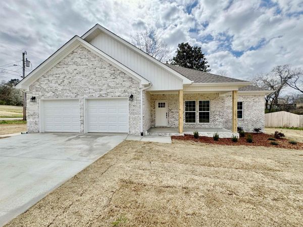 114 Berkley St, Muscle Shoals, AL 35661