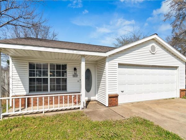 3032 W Essex Drive , Fayetteville, AR 72704