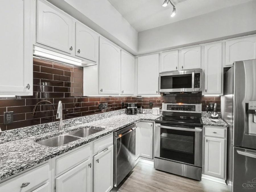 9305 Bridgecreek Drive, Springfield Township, OH 45231 Photo 13